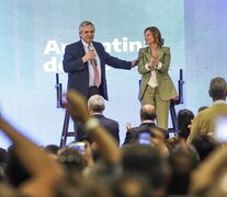 Alberto Fernández junto a la candidata a intendenta de La Plata, Florencia Saintout. (Fuente: NA) (Fuente: NA) (Fuente: NA)