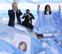 Alberto Fernández y Cristina Kirchner cerraron ante una multitud en la rambla marplatense. (Fuente: AFP) (Fuente: AFP) (Fuente: AFP)