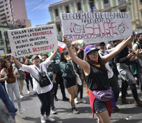 Manifestantes protestan en Valparaíso el mismo día en que Piñera levanta el estado de emergencia. (Fuente: AFP) (Fuente: AFP) (Fuente: AFP)