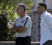 Alfaro y Burdisso, durante un entrenamiento. (Fuente: Foto Prensa Boca) (Fuente: Foto Prensa Boca) (Fuente: Foto Prensa Boca)