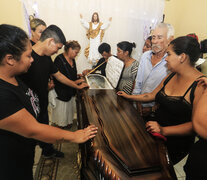 Funeral de uo de los manifestantes muertos en enfrentamientos callejeros en Santa Cruz, Bolivia. (Fuente: EFE) (Fuente: EFE) (Fuente: EFE)