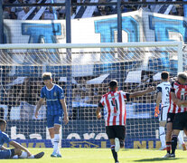 Mateo Retegui y Gastón Fernández se funden en un abrazo, luego del gol. (Fuente: Fotobaires) (Fuente: Fotobaires) (Fuente: Fotobaires)