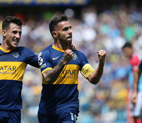 Tevez festeja el 1-0 parcial de Boca, que llegó tras una linda pirueta. (Fuente: Fotobaires) (Fuente: Fotobaires) (Fuente: Fotobaires)