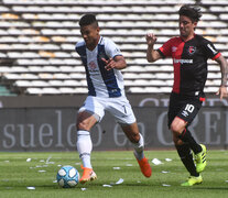 Formica fue el único jugador que intentó algo, pero tuvo marca férrea. (Fuente: Télam) (Fuente: Télam) (Fuente: Télam)