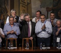 El presidente electo, Alberto Fernández, junto la cúpula de la CGT.  (Fuente: Bernardino Avila) (Fuente: Bernardino Avila) (Fuente: Bernardino Avila)