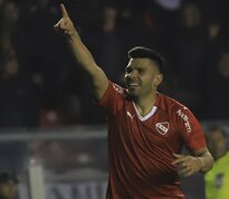 Silvio Romero, festeja sus goles en el Rojo.