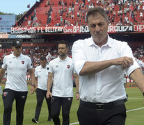 El técnico de Newell&amp;#39;s hace algunos cambios tácticos y otros por obligación, pero no resigna el ataque-  (Fuente: Sebastián Granata) (Fuente: Sebastián Granata) (Fuente: Sebastián Granata)