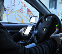 El 44 por ciento admitió usar el móvil al conducir. (Fuente: Sandra Cartasso) (Fuente: Sandra Cartasso) (Fuente: Sandra Cartasso)