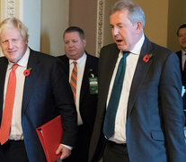 Kim Darroch, ahora exembajador británico en Estados Unidos, junto a Boris Johnson.