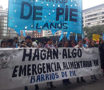 Los manifestantes llegaron poco antes del mediodía al lugar de la protesta, en Puerto Madero.