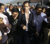 A su regreso, Guaidó fue recibido con gritos de &amp;quot;fuera&amp;quot; y &amp;quot;vendepatria&amp;quot;.   (Fuente: AFP) (Fuente: AFP) (Fuente: AFP)
