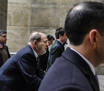 Weinstein llegó a todas las audiencias usando un andador. (Fuente: AFP) (Fuente: AFP) (Fuente: AFP)