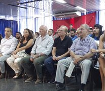 Los referentes político-partidarios y el intendente Javkin en el homenaje a Estévez Boero.