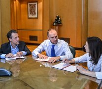 El ministro de Economía, Martín Guzmán, junto a los técnicos del FMI.