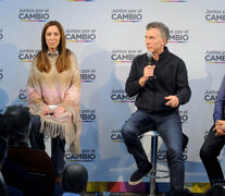 Mauricio Macri y Miguel Pichetto junto a María Eugenia Vidal y Daniel Salvador.