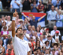 Djokovic festeja tras el maratónico partido de cinco horas. (Fuente: AFP) (Fuente: AFP) (Fuente: AFP)