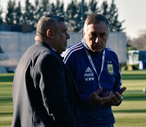 Tapia, presidente de la AFA, se mostró con Borrello en la primera práctica en Ezeiza. (Fuente: AFA) (Fuente: AFA) (Fuente: AFA)