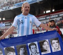 Leopoldo Luque, en un aniversario del Golpe de 1976, en el estadio de River. (Fuente: Télam) (Fuente: Télam) (Fuente: Télam)