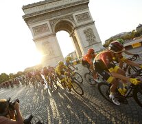 Imagen típica del Tour en París. Este año podría repetirse, pero sin público. (Fuente: AFP) (Fuente: AFP) (Fuente: AFP)