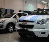 Hasta la Chevrolet S10 cubierta con la bandera argentina se importa. 