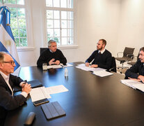 El presidente Alberto Fernández con el ministro Martín Guzmán y los diputados Máximo Kirchner y Carlos Heller, promotores del impuesto a la riqueza. (Fuente: NA) (Fuente: NA) (Fuente: NA)