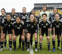 La selección femenina de fútbol, en estadio Fragata Sarmiento