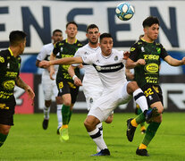 El partido en cancha de Temperley fue parejo.