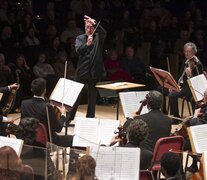 Lano junto a la Orquesta en el Centro Cultural Kirchner