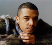 Raleigh Ritchie saltó a la fama con Game of Thrones, pero en paralelo sacó un disco en 2016 y prepara la salida del segundo.