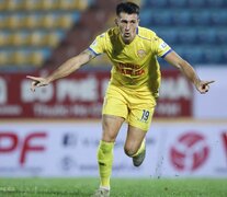 Sebastián Merlo celebra un gol para el Nam Dinh, algo que podrá volver a hacer en dos semanas.