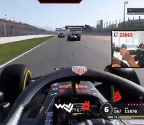 Kun Agüero durante la carrera de F1 virtual.