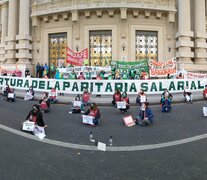 La manifestación se realizó frente a la sede local de Gobernación. 