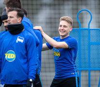 Santiago Ascaíbar sonríe durante la práctica del Hertha Berlín. (Fuente: Prensa Herta Berlín) (Fuente: Prensa Herta Berlín) (Fuente: Prensa Herta Berlín)