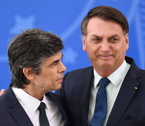 Teich y Bolsonaro, en tiempos mejores, antes de que el ministro renunciara este viernes. (Fuente: AFP) (Fuente: AFP) (Fuente: AFP)