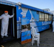 El móvil sanitario de la Municipalidad donde se tomaron las muestras . (Fuente: Télam) (Fuente: Télam) (Fuente: Télam)