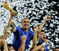 Cannavaro sostiene la Copa del Mundo. (Fuente: AFP) (Fuente: AFP) (Fuente: AFP)