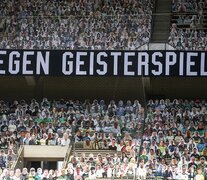 La hinchada de cartón del Borussia Moenchengladbach. (Fuente: AFP) (Fuente: AFP) (Fuente: AFP)