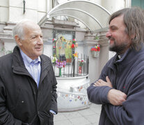 El candidato de Consenso Federal junto al sacerdote Pepe Di Paola.