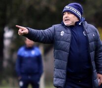 Maradona tiene que responder si quiere seguir en Gimnasia tras la pandemia. (Fuente: NA) (Fuente: NA) (Fuente: NA)