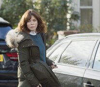 Anna Friel le da especial espesor a su personaje.