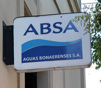 Un amparo obliga a que ABSA entregue bidones, pero la empresa apeló.