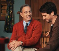 Tom Hanks y Matthew Rhys en el set del show infantil &amp;quot;Mister Rogers&amp;#39; Neighborhood&amp;quot;.