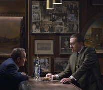 Joe Pesci y Robert De Niro en una escena de The Irishman, producida por Netflix.