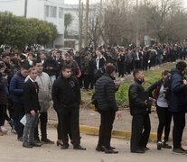 La fila de un kilómetro para entrar al penal de Olmos.  