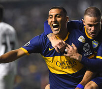 Festejan Abila y Nández, dos de los mejores jugadores de Boca en la gran noche del local. (Fuente: Télam) (Fuente: Télam) (Fuente: Télam)