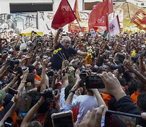 En abril del año pasado los seguidores de Lula lo acompañaron en el momento previo a su detención.  (Fuente: AFP) (Fuente: AFP) (Fuente: AFP)