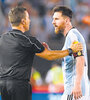 Messi, en el Monumental. Los árbitros no informaron el episodio, registrado por las cámaras de TV. (Fuente: Télam)