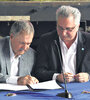 Juan Schiaretti y Hugo Passalacqua, en la firma del acuerdo.