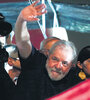 Lula saluda a la multitud en San Pablo durante el paro general del 15 de marzo. (Fuente: AFP)