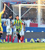 Alegre festeja el 1-0, que le dio la victoria al Tiburón en cancha de San Lorenzo. (Fuente: DyN)